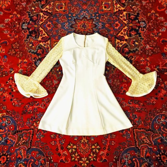 Vintage Dresses & Skirts - Vintage 60s Bell Sleeve Gogo Dress